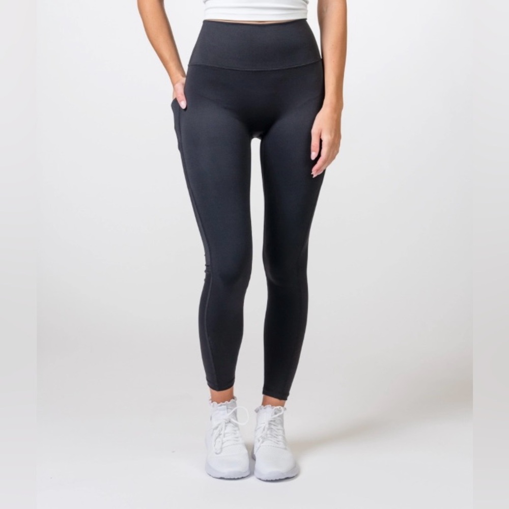Bucked Up Staple Pocket Leggings
